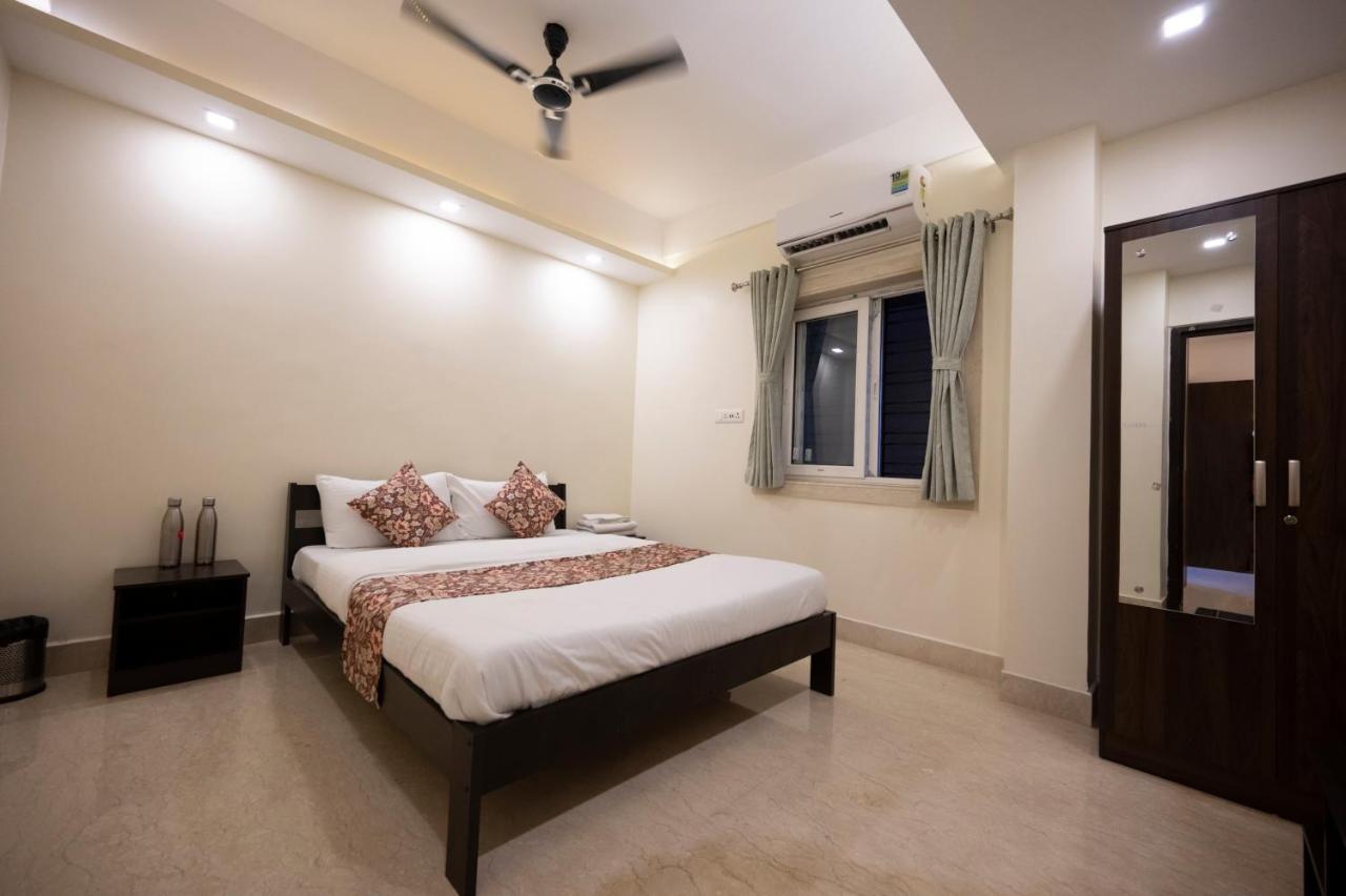 Lakeside Suites Calcutta Extérieur photo