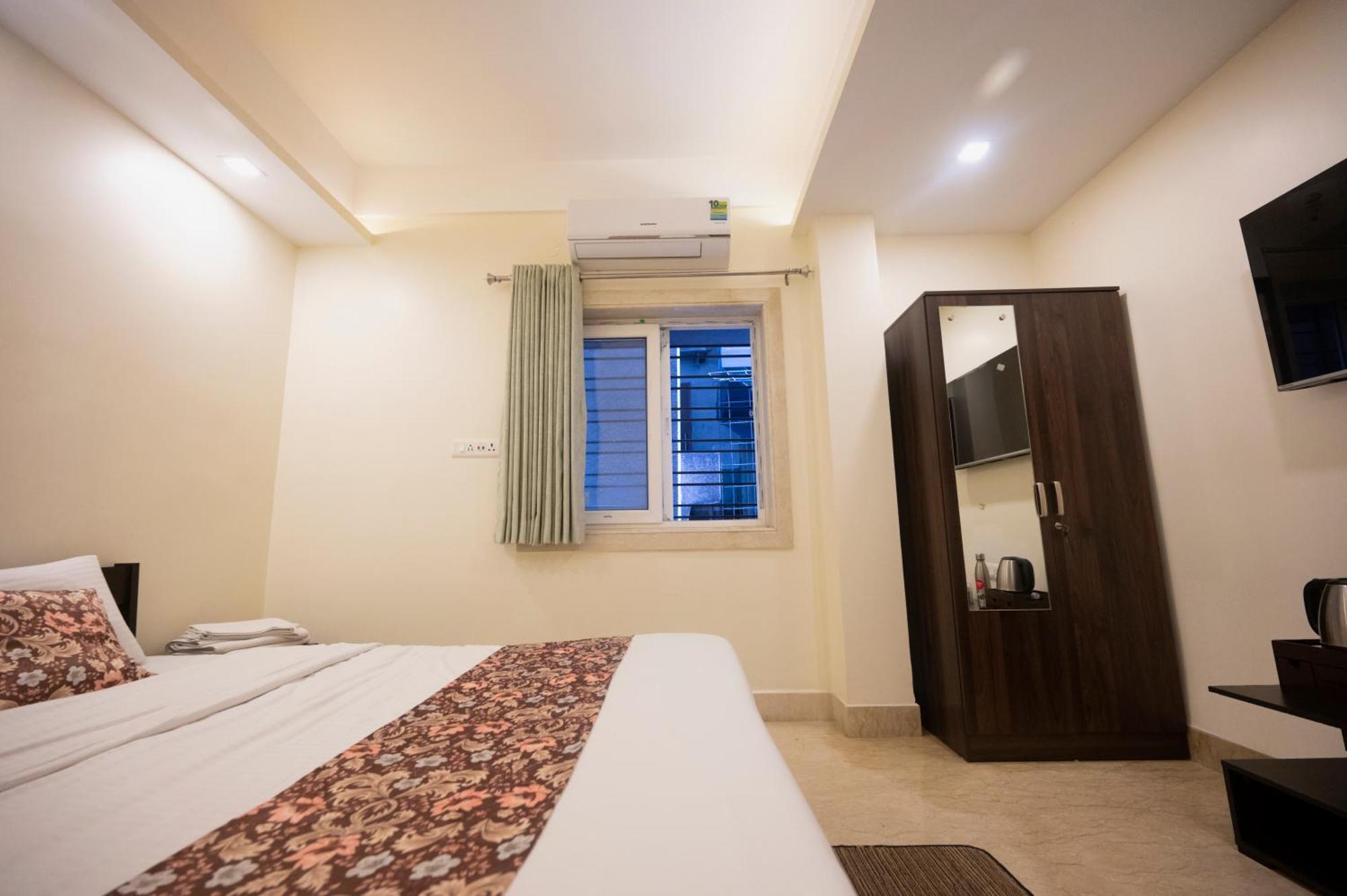 Lakeside Suites Calcutta Extérieur photo